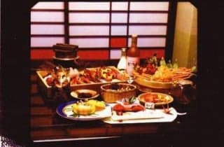 旬の日本海の幸を使い、板長が腕によりをかけて作る料理が並ぶ。