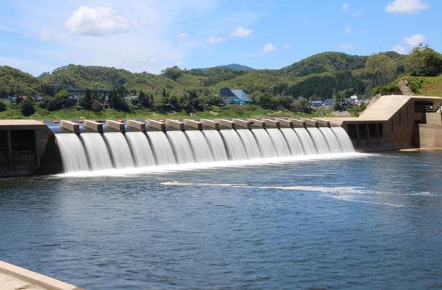 錦秋湖大滝(全景)