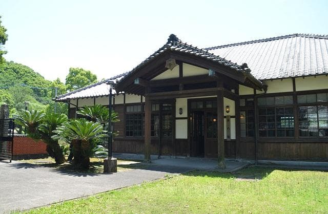 旧三角簡易裁判所(法の館)