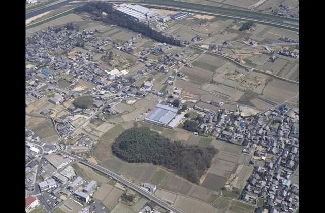 大塚山古墳群航空写真(写真上川合浜と廣瀬大社)