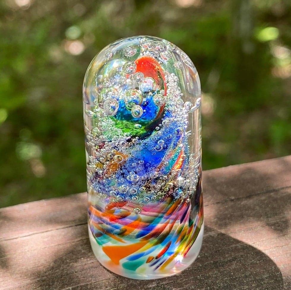 ガラスのハンコ印材です。
ガラス作家さんが、1本1本1時間掛けて手作りした印材です。
手作りなので世界に1本、同じ印材は有りません。