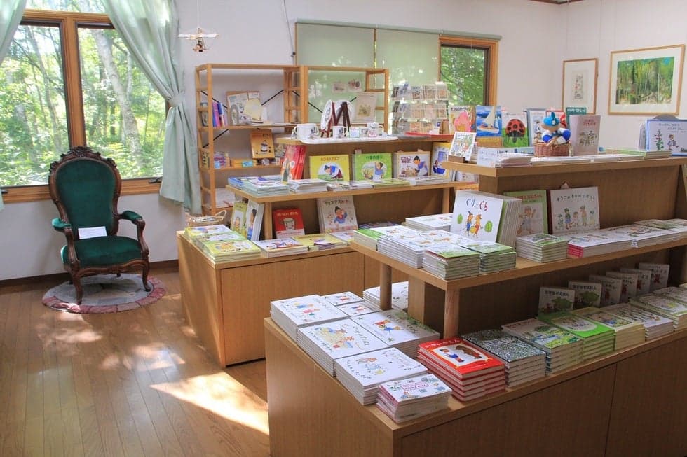 八ヶ岳小さな絵本美術館のショップ